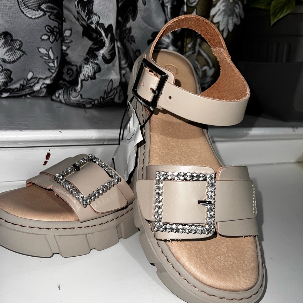 Elegant Beige Sandals with Rhinestone Buckle